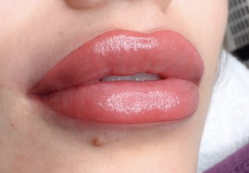 Close-up af permanent makeup læber, full lips